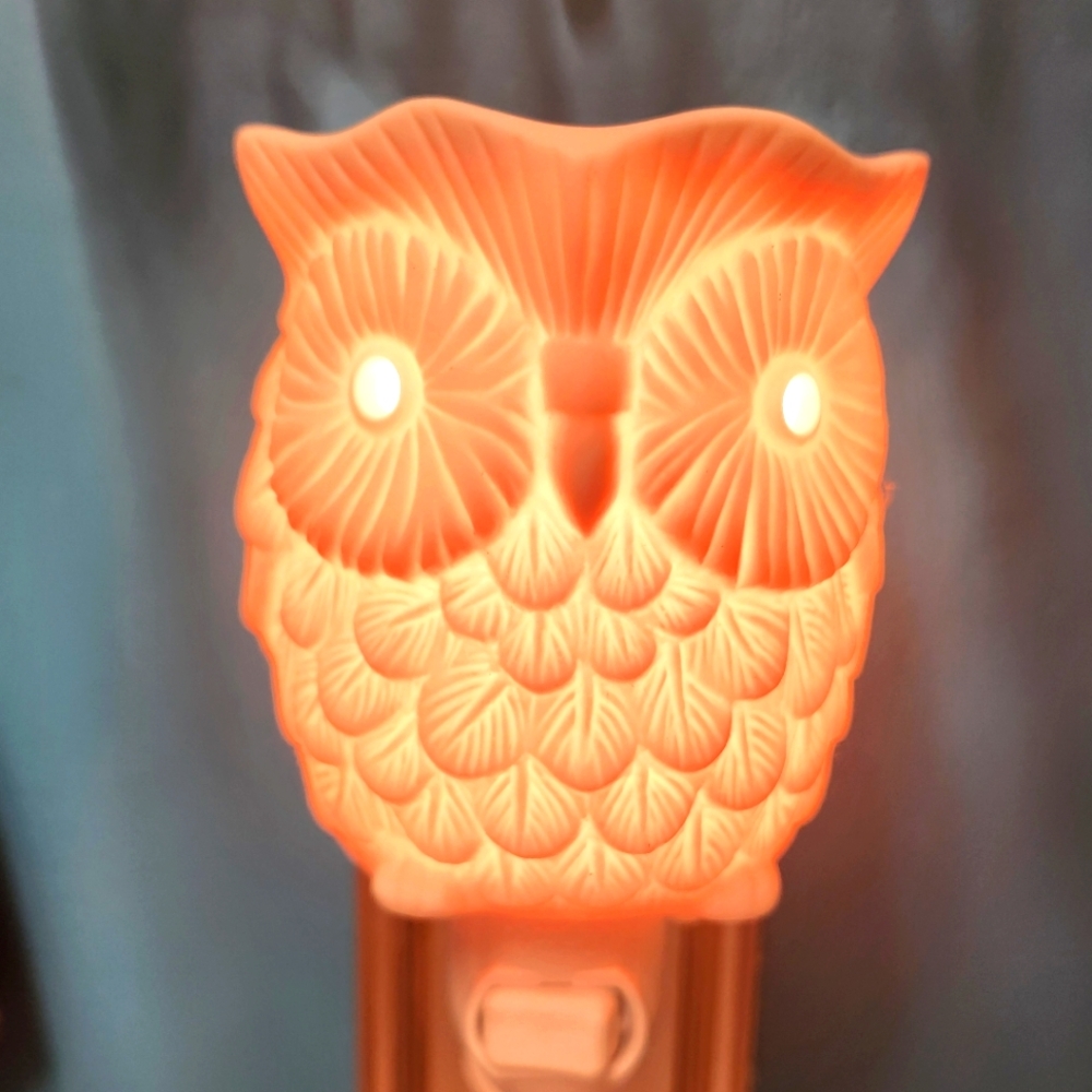 Scentsy White Shoot Owl Mini Warmer
